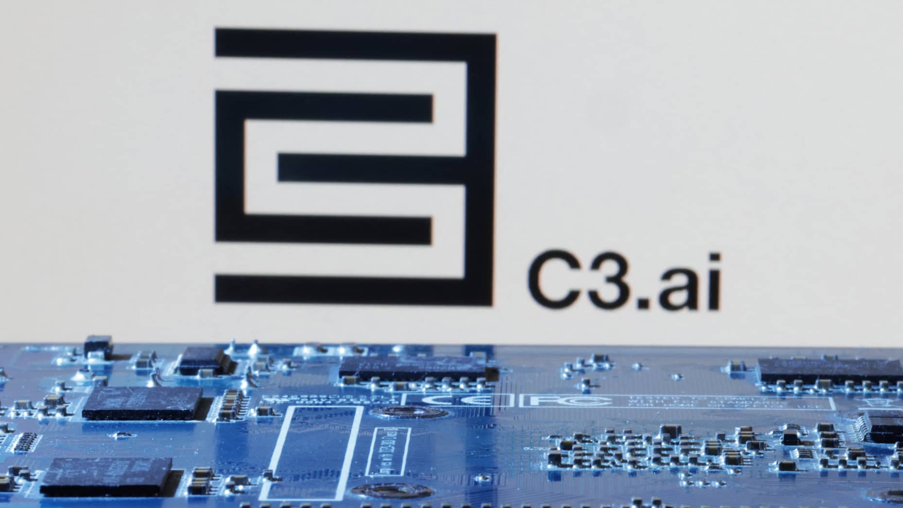 C3 AI tumbles 26% as CEO Siebel calls preliminary sales numbers 'completely unacceptable' amid restructuring 1 107380038 17091621382024 01 08t222259z 438997219 rc2yd5adt2v5 rtrmadp 0 tech ai