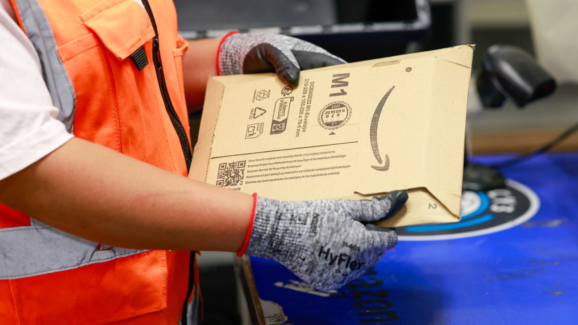 Amazon Ends Prime Invitee Program, Cracking Down on Free Shipping Sharing 1 108170314 1752165632682 gettyimages 2223355629 UK AMAZON